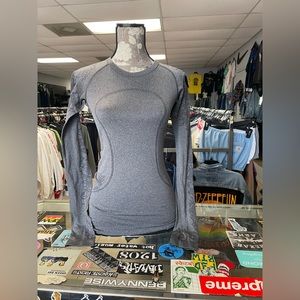 Lululemon Women’s Long Sleeve Shirt Size 4